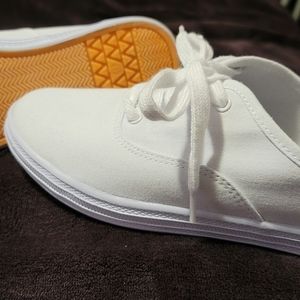 NEW Size 9 White Canvas shoes